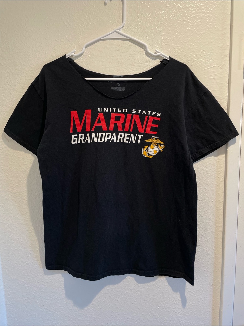 USMC Grandparent Black Short Sleeve Graphic Tee Raw Cut Neckline Size Medium